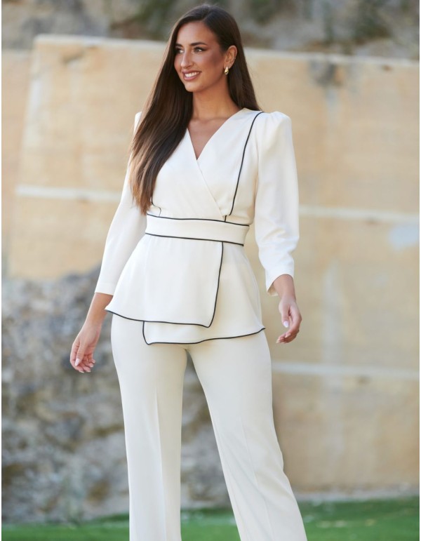 Ensemble deux pièces en blanc avec détails noirs 2