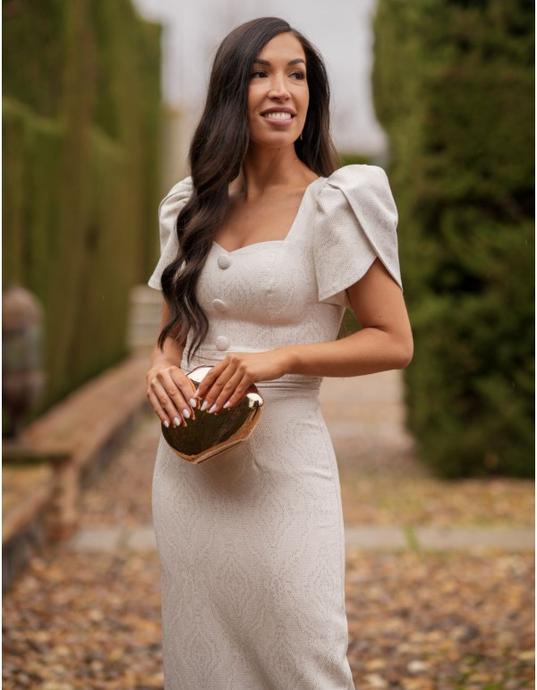 Vestido midi brocado en color beige con detalles en dorado