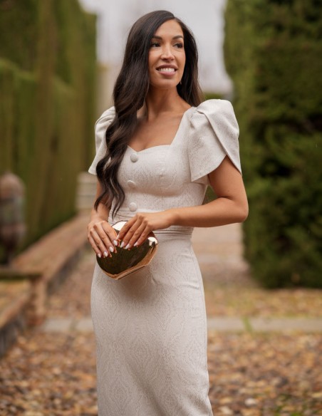 Vestido midi brocado en color beige con detalles en dorado