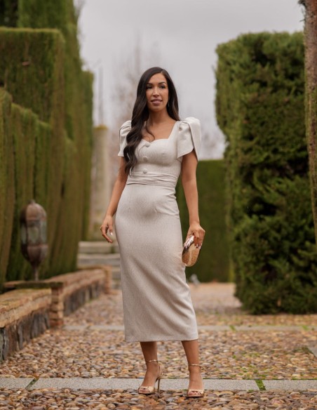 Vestido midi beige ideal para mamás de comunión