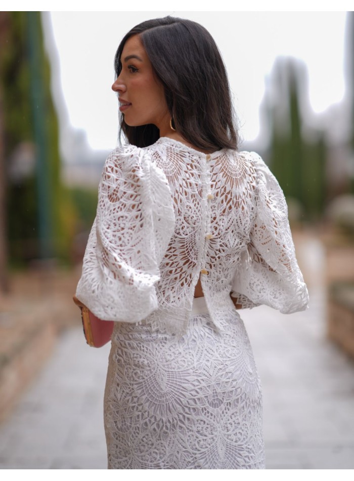 Conjunto brocado en color blanco para invitada