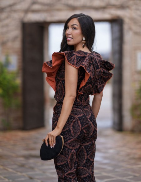 Guest ensemble with ruffled top and long pants