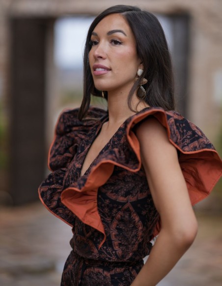 Conjunto de invitada con top de volantes y pantalón largo