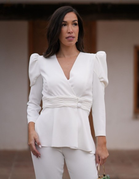 Conjunto dos piezas blanco de pantalón y chaqueta en crep