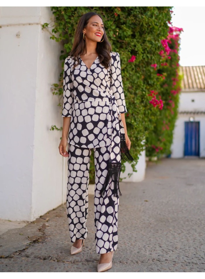 Conjunto dos piezas estampado de punto con pantalón y chaqueta con lazada