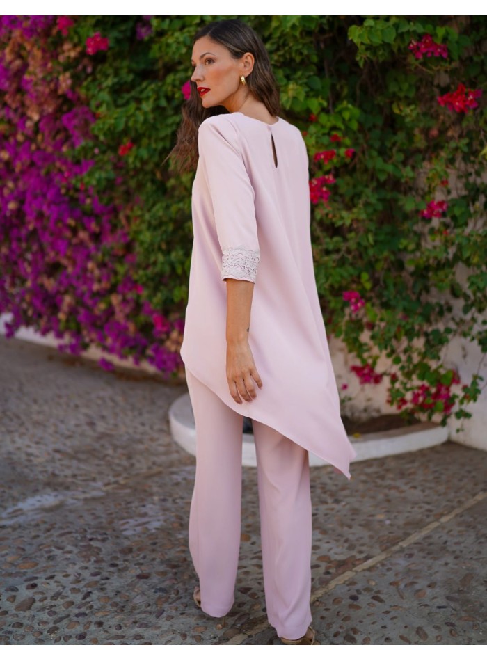 Conjunto de dos piezas para invitada en color rosa palo