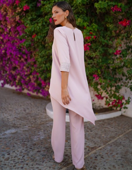 Ensemble deux pièces rose pâle pour invités