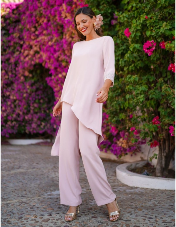 Ensemble deux pièces rose pâle pour invités