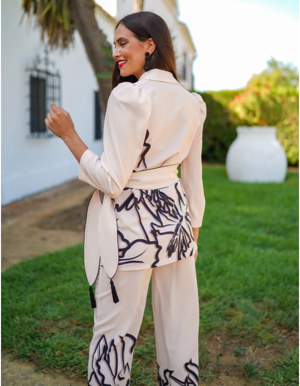 Conjunto de dos piezas con lazada lateral en color marfil 2