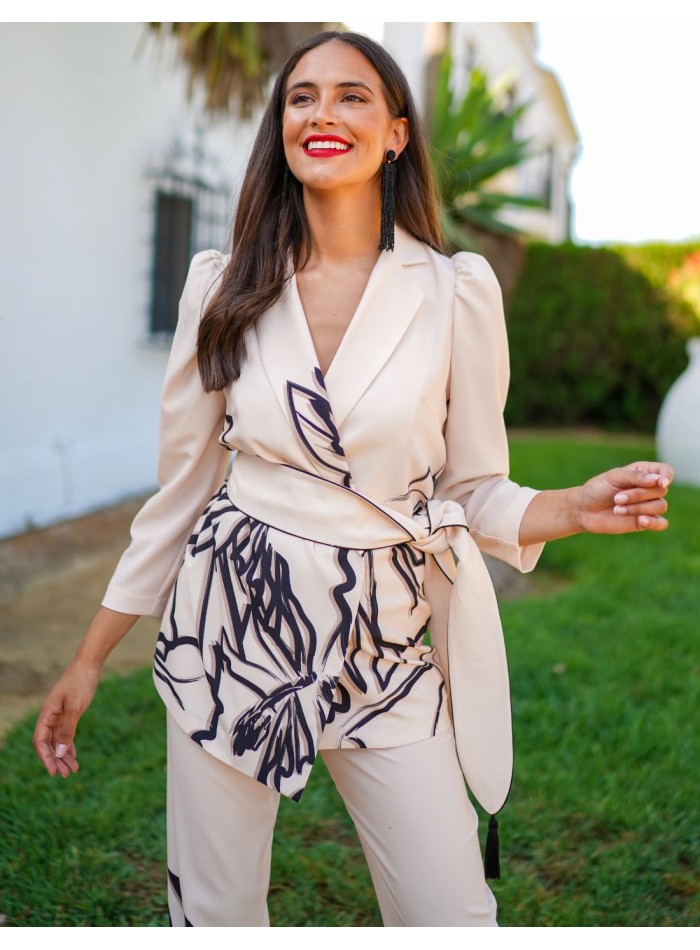 Conjunto en color marfil de dos piezas