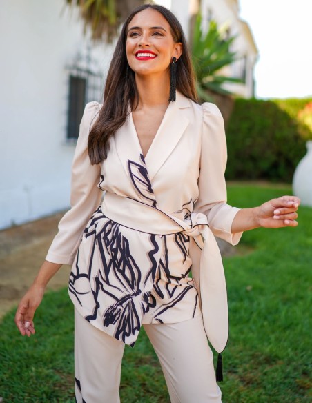 Ensemble deux pièces ivoire avec laçage latéral