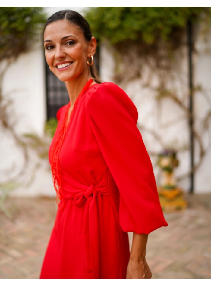 Robe midi rouge avec motif fluide et laçage...