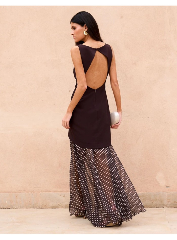 Longue robe d'invité marron avec silhouette de...