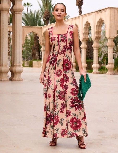 Vestido de invitada midi con estampado floral en tonos buganvilla y escote cuadrado