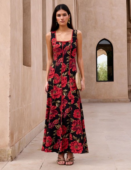 Robe midi d'invité rouge à imprimé floral et encolure carrée