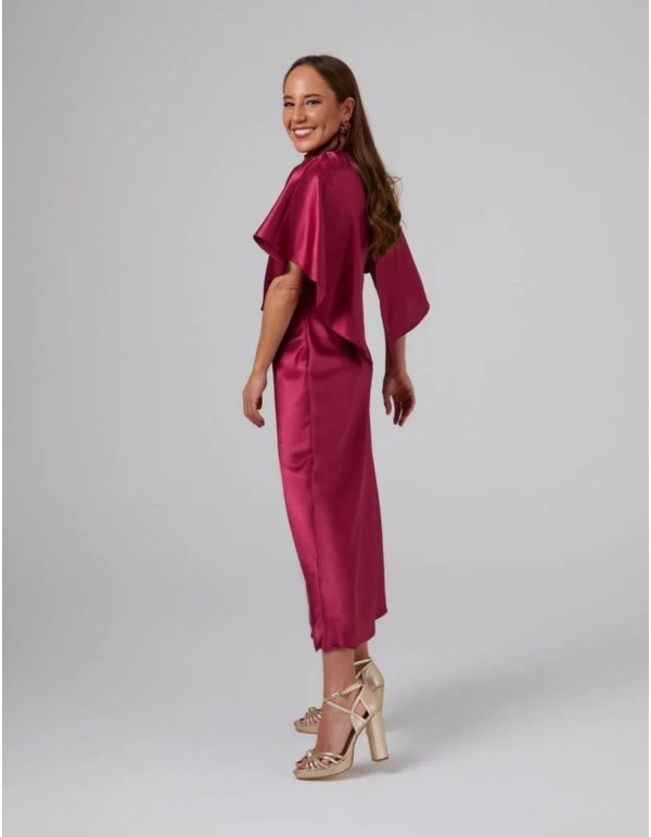 Cape d'invité en satin couleur bougainvillier 2