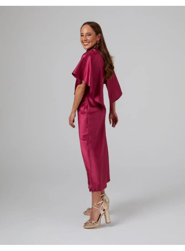 Guest cape in bougainvillea satin color