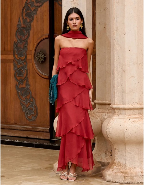 Vestido largo palabra de honor con capas de gasa para invitada