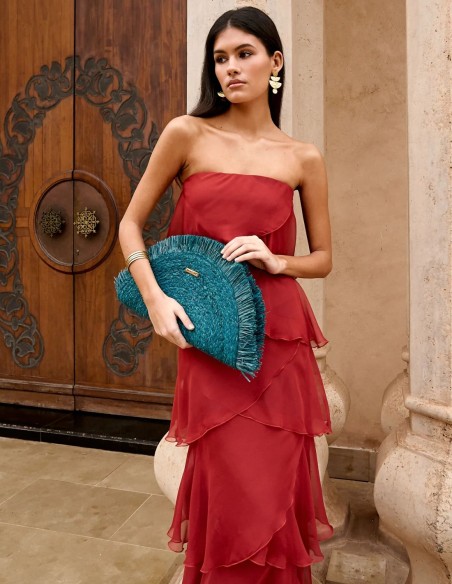 Robe longue sans bretelles avec couches de mousseline de soie pour les invités