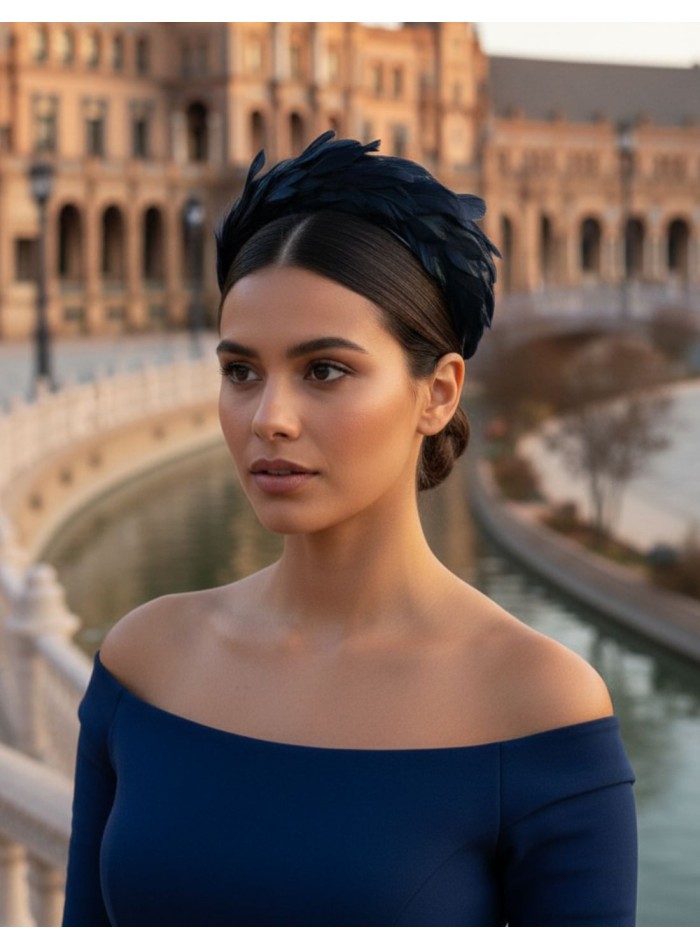 Bandeau de plumes pour l'invité en couleur marine