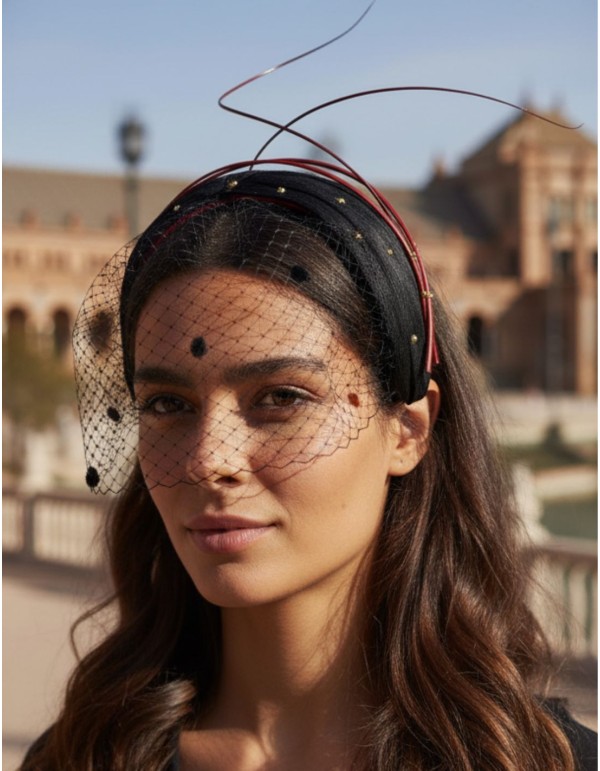 Diadema para invitada negra cruzada con rejilla y...