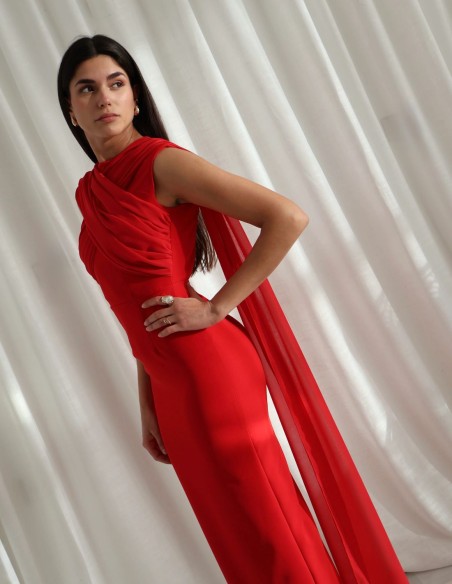 Robe midi rouge en crêpe et mousseline de soie croisée pour l'invitée