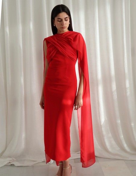 Vestido midi en color rojo para invitada con detalle en gasa cruzada