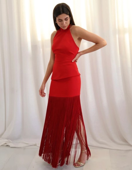 Ensemble deux pièces rouge, haut et jupe, avec détails frangés