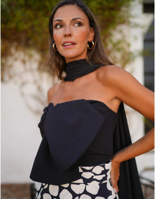 Black chiffon strapless guest top in black color