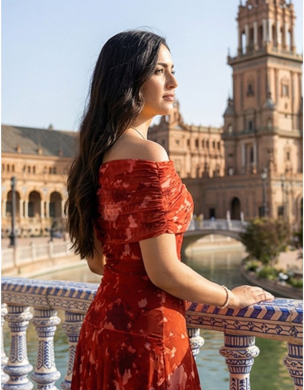 Vestido de invitada estampado en color teja con cuello bardot 2