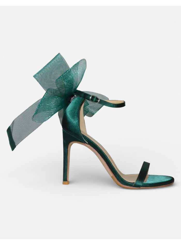 Set of satin heeled sandal combined with bow clip