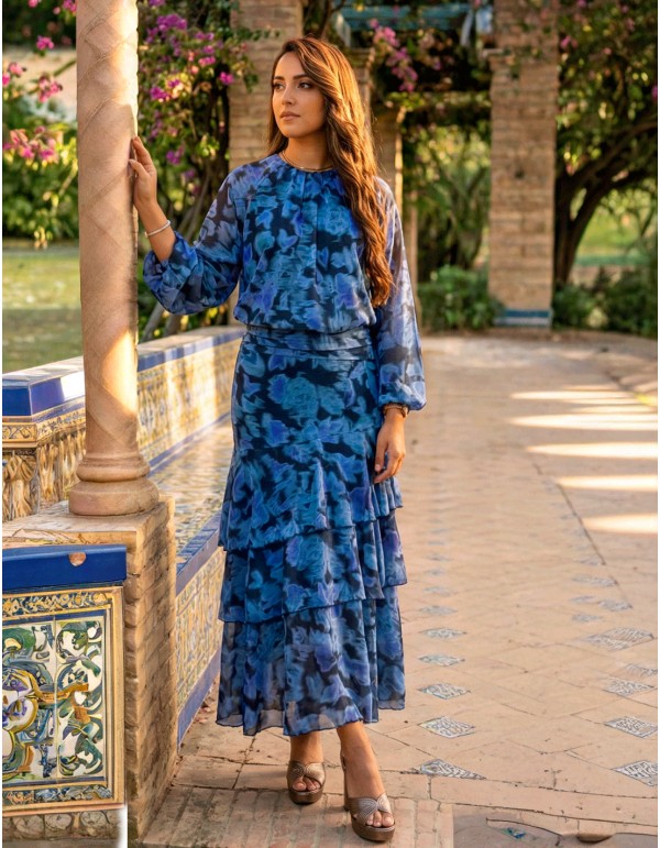 Conjunto Estampado Azul de Falda Midi con Volantes y Blusa