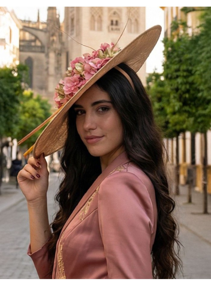 Pamela de rafia para invitada ajustable con diadema