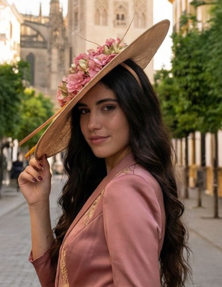 Pamela en raphia rose et vert pour l'invité avec détails floraux