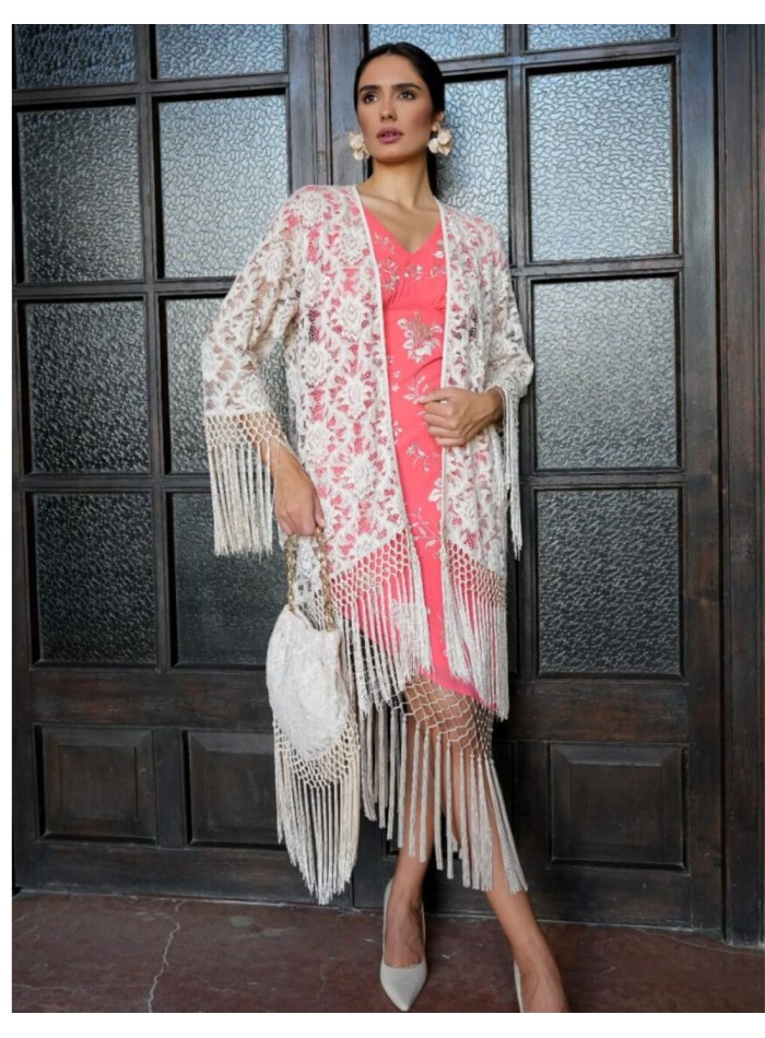 Ecru color kimono made of floral lace with bangs