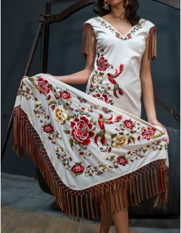 Ecru shawl embroidered with bangs