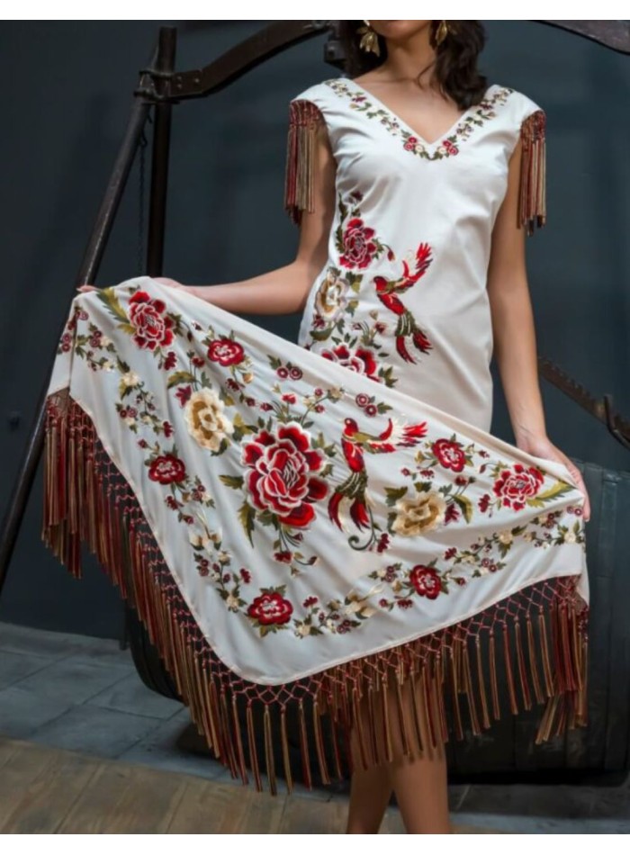 Ecru shawl embroidered with bangs