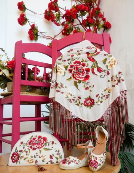 Ecru shawl embroidered with bangs