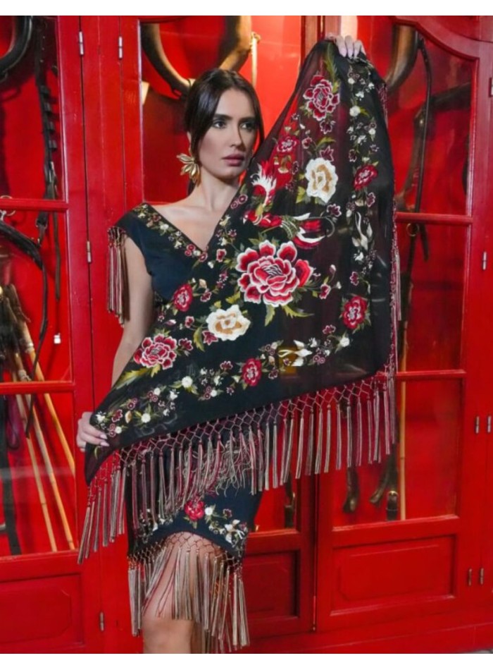 Petit châle noir brodé de franges