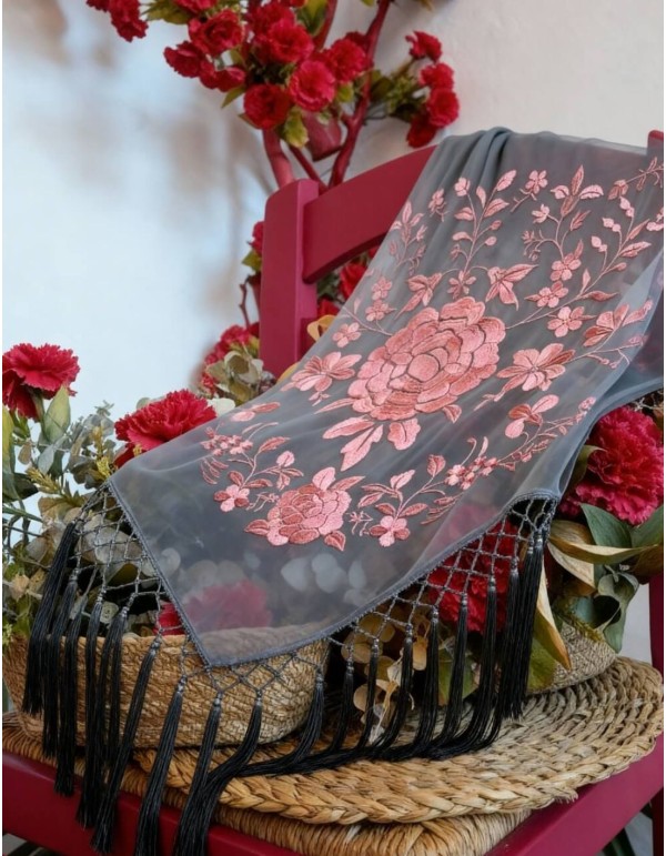 Châle en dentelle flamenco avec broderie rose