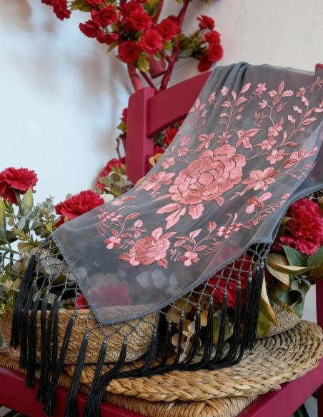 Châle en dentelle flamenco avec broderie rose