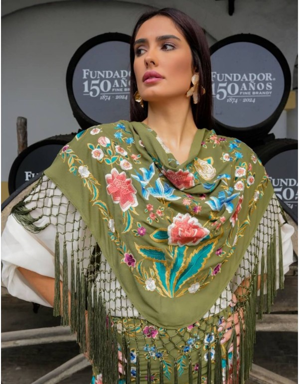 Mantoncillo verde bordado 2