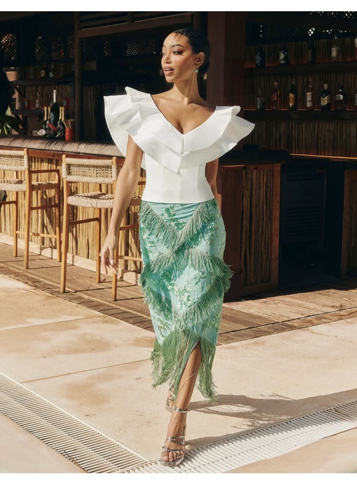 Falda midi en color aguamarina con  bordados florales