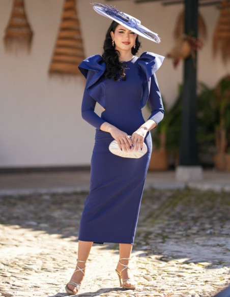 Vestido midi en azul marino con detalles de volantes en los hombros