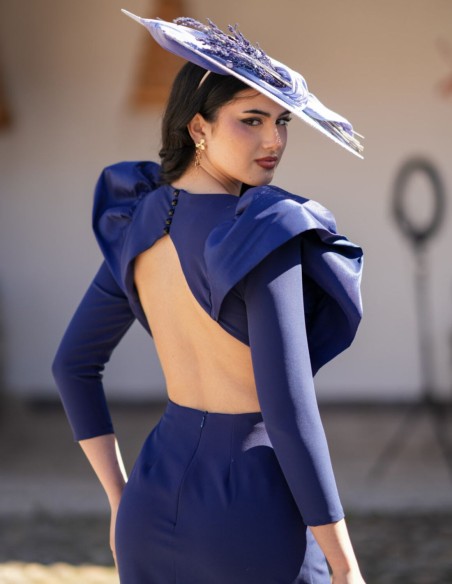 Vestido midi en azul marino con detalles de volantes