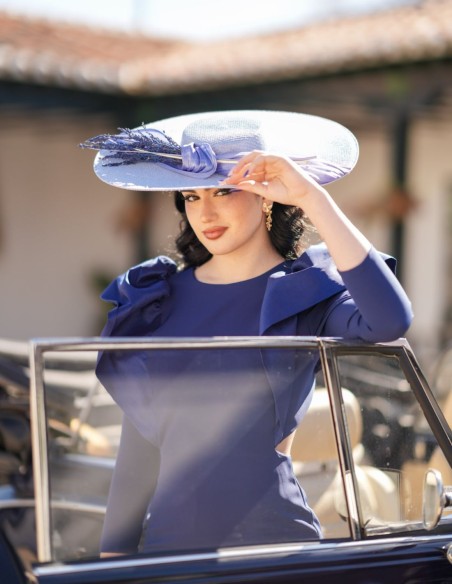 Robe midi en bleu marine avec volants sur les épaules