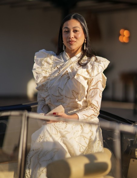 Vestido midi para invitadas en color beige