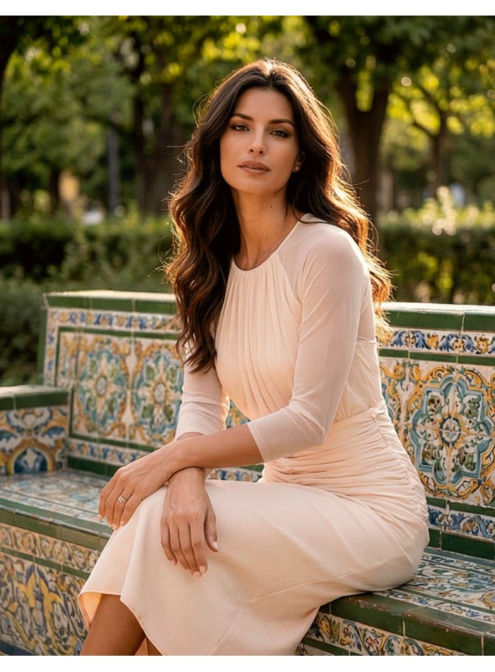 Vestido midi de escote cerrado y mangas transparentes en blanco-beige