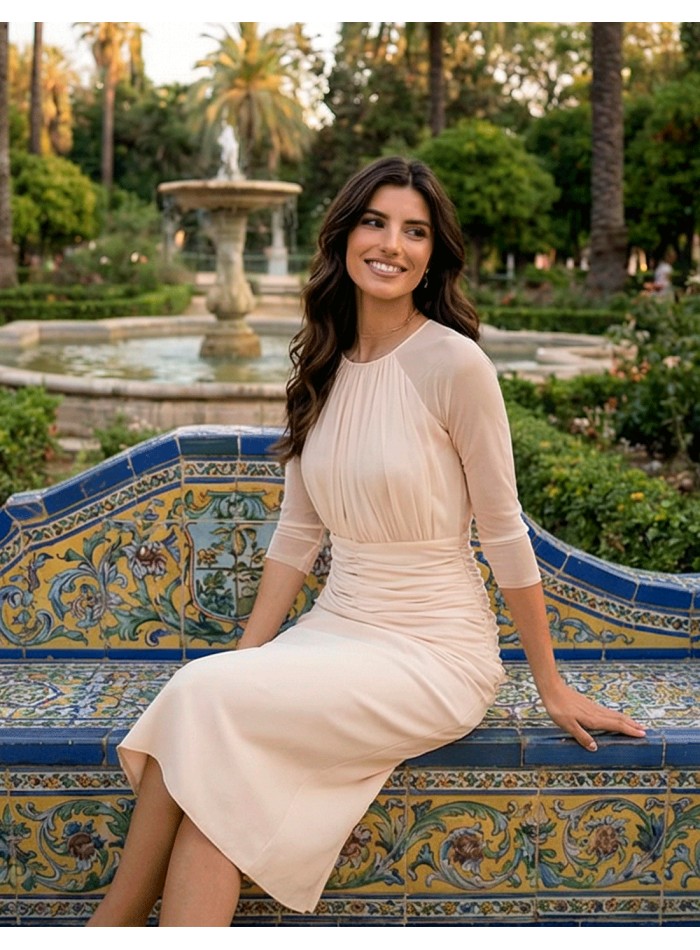 Vestido midi de escote cerrado y mangas transparentes en blanco roto para bautizo