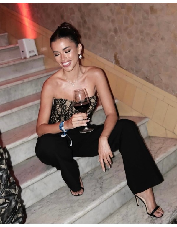 Sandale à talon en tissu satiné avec fermeture à boucle